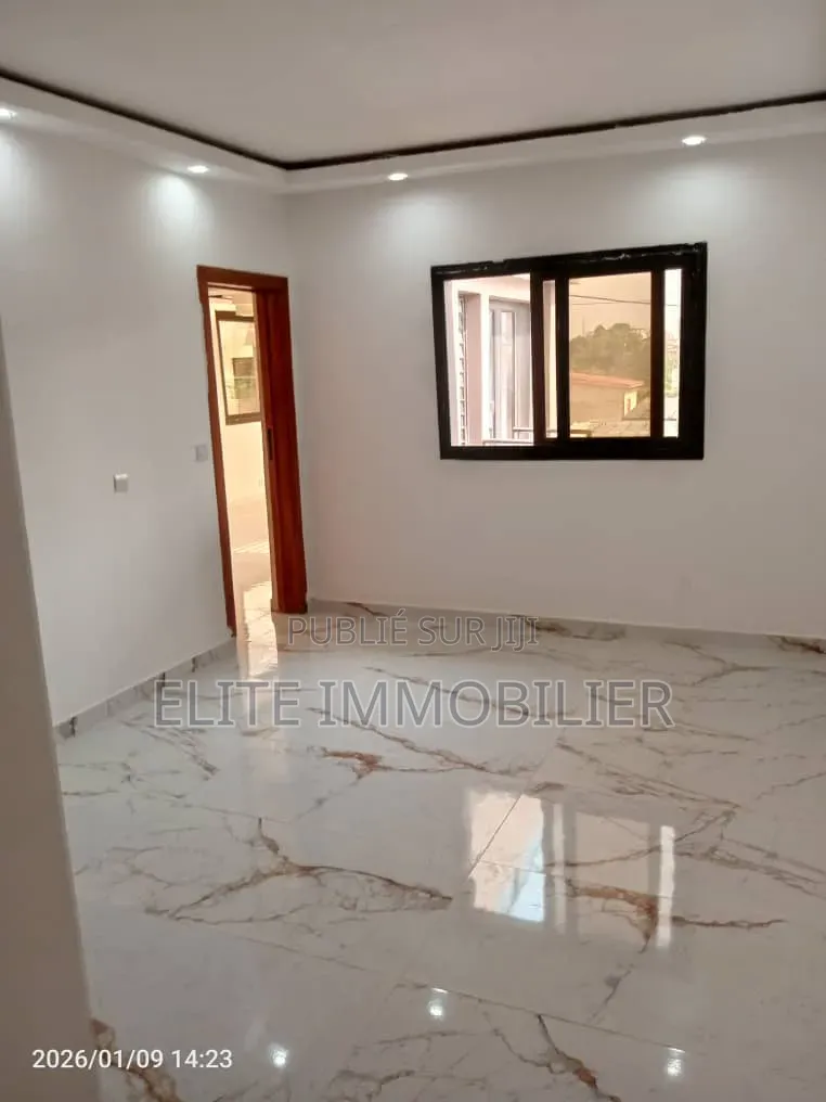 4chbre Duplex dans Sipim 4 Riviera, Cocody à Vendre
