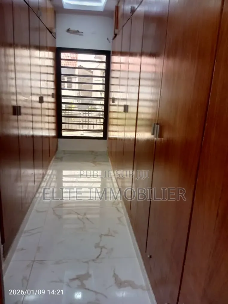 4chbre Duplex dans Sipim 4 Riviera, Cocody à Vendre