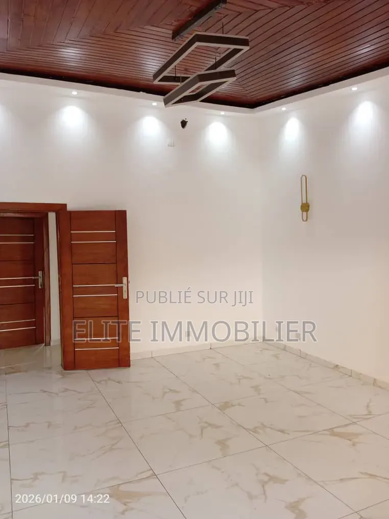 4chbre Duplex dans Sipim 4 Riviera, Cocody à Vendre