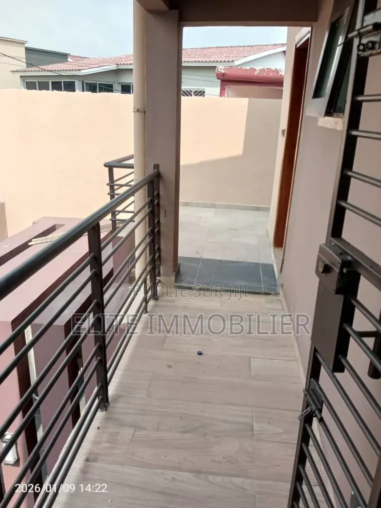 4chbre Duplex dans Sipim 4 Riviera, Cocody à Vendre