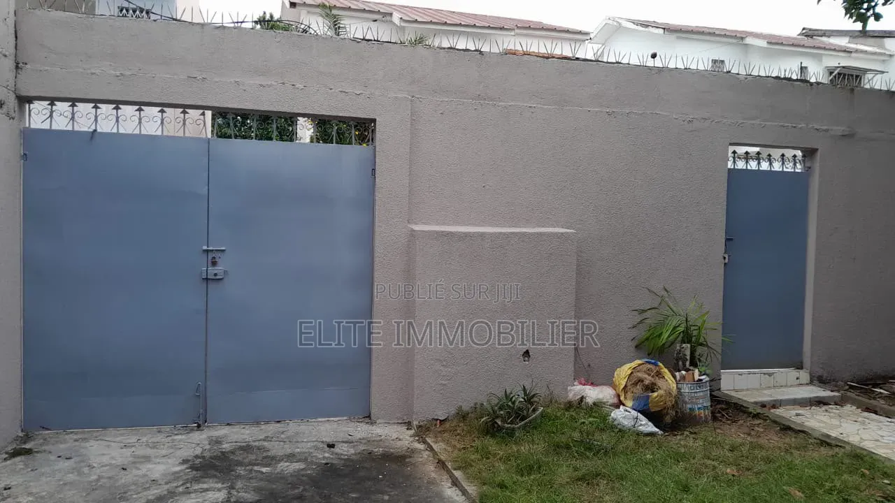 4chbre Duplex dans Cité Abri 2000, Cocody à Vendre