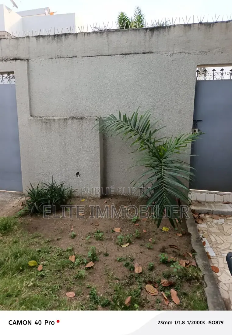 4chbre Duplex dans Cité Abri 2000, Cocody à Vendre