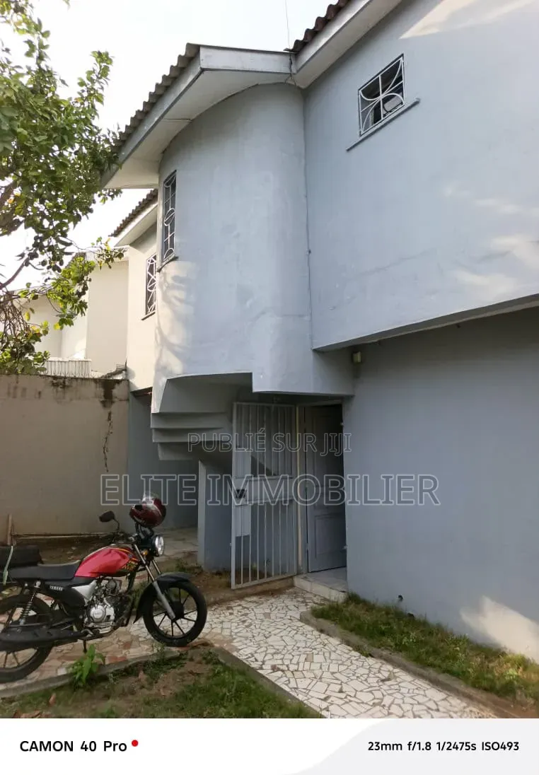 4chbre Duplex dans Cité Abri 2000, Cocody à Vendre