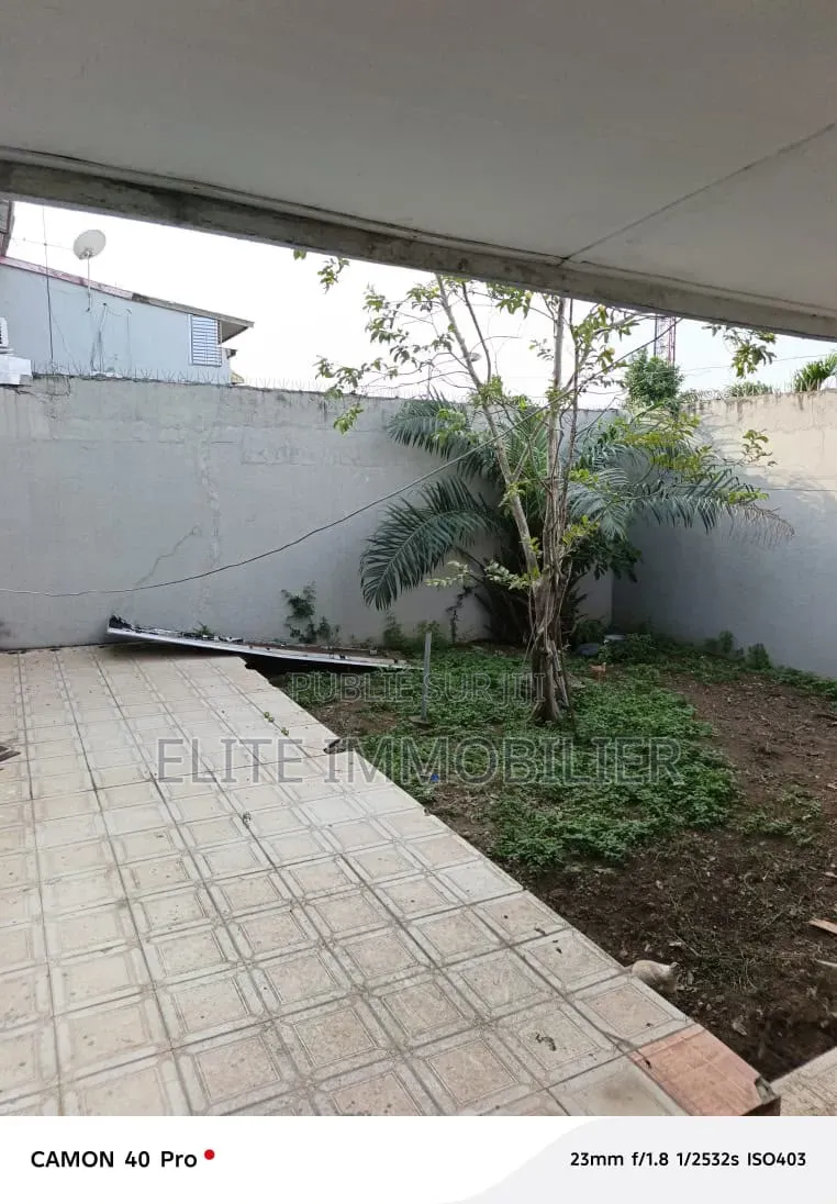 4chbre Duplex dans Cité Abri 2000, Cocody à Vendre
