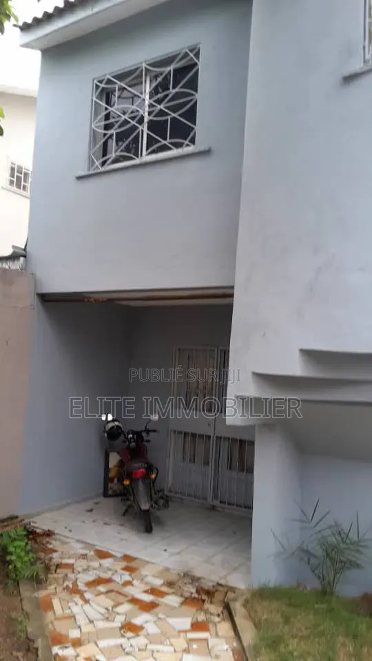 4chbre Duplex dans Cité Abri 2000, Cocody à Vendre