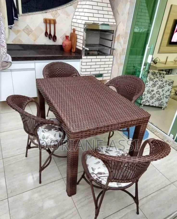 Table À Manger