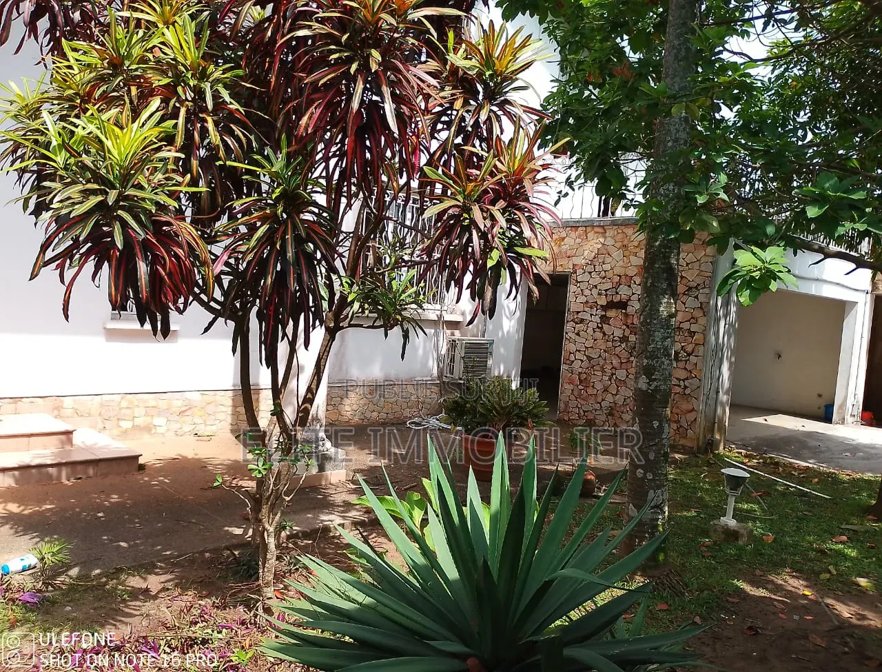 10chbre Duplex dans Cocody 2 Plateaux 7 à Vendre