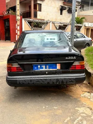 Mercedes-Benz 220 2000 Noir