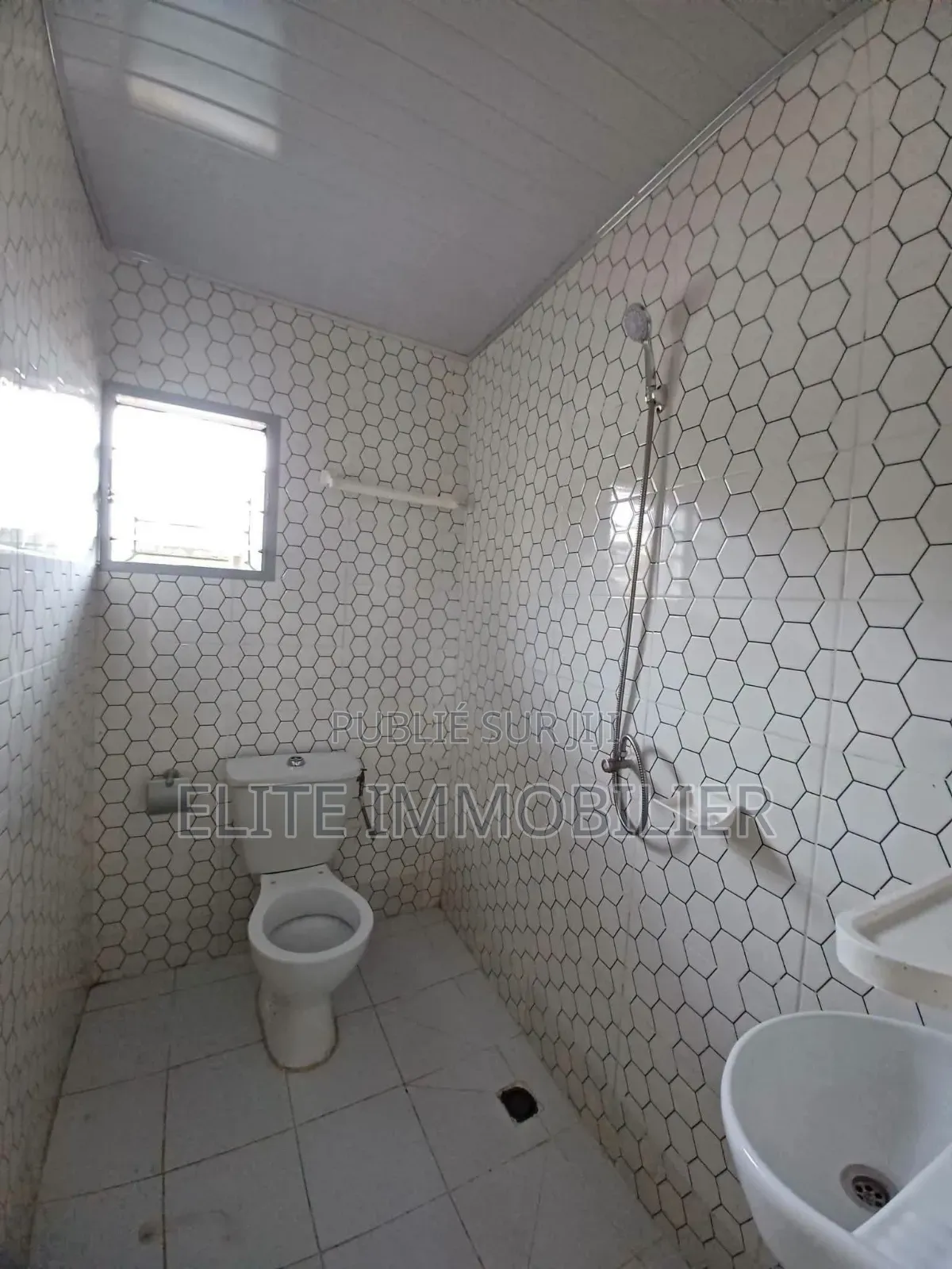 1chbre Villa dans Bingerville à Louer