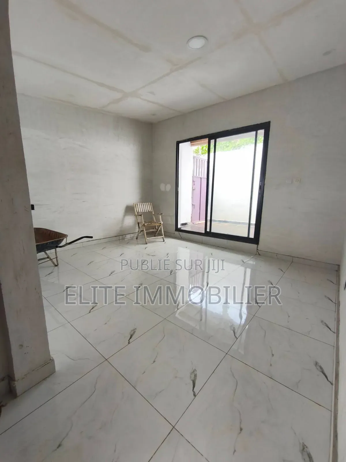 1chbre Villa dans Bingerville à Louer