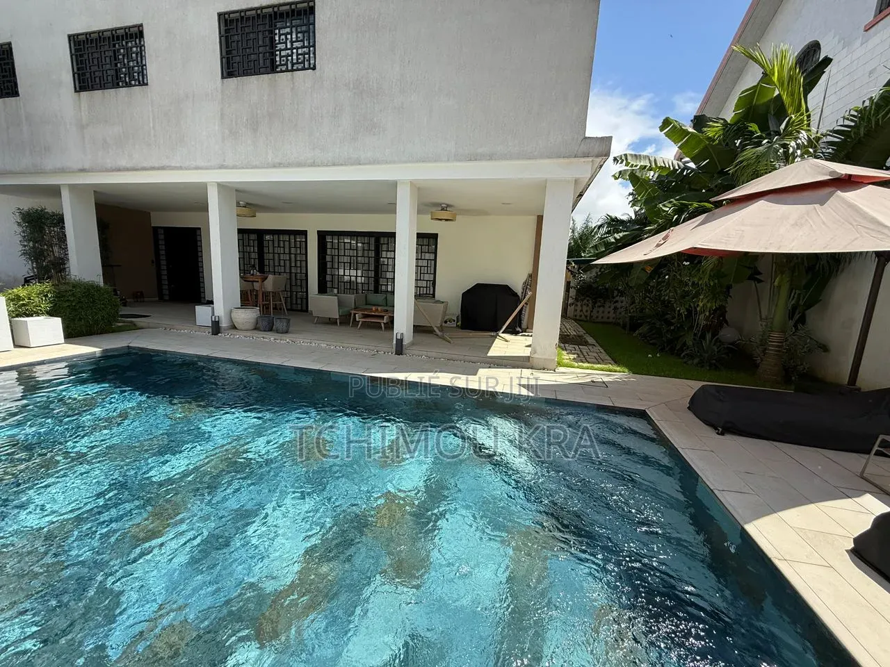 Meublé 10chbre Duplex dans Kra Tchimou, Deux Plateaux à Vendre
