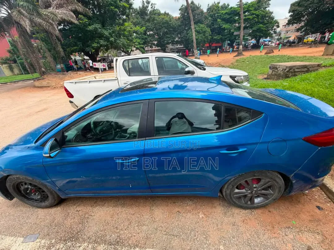 Hyundai Elantra 2018 Bleu