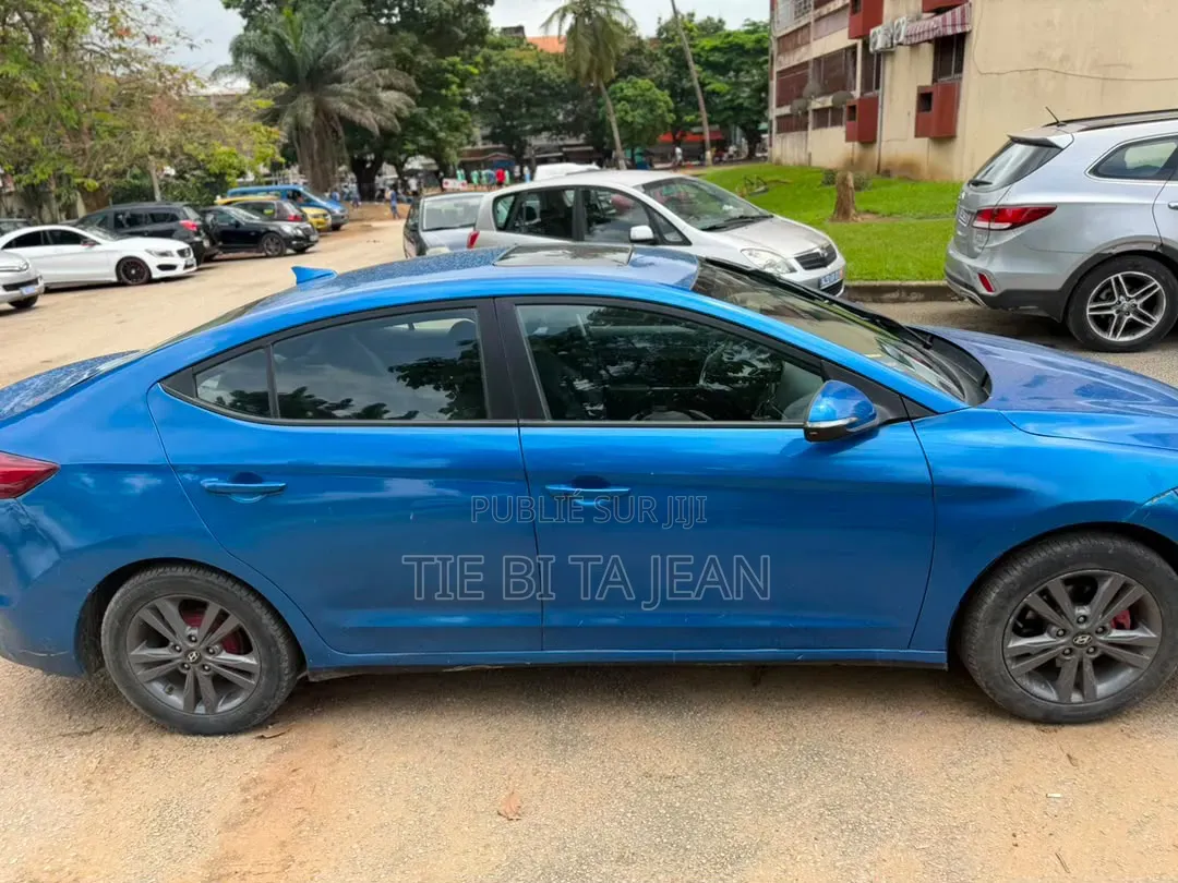 Hyundai Elantra 2018 Bleu