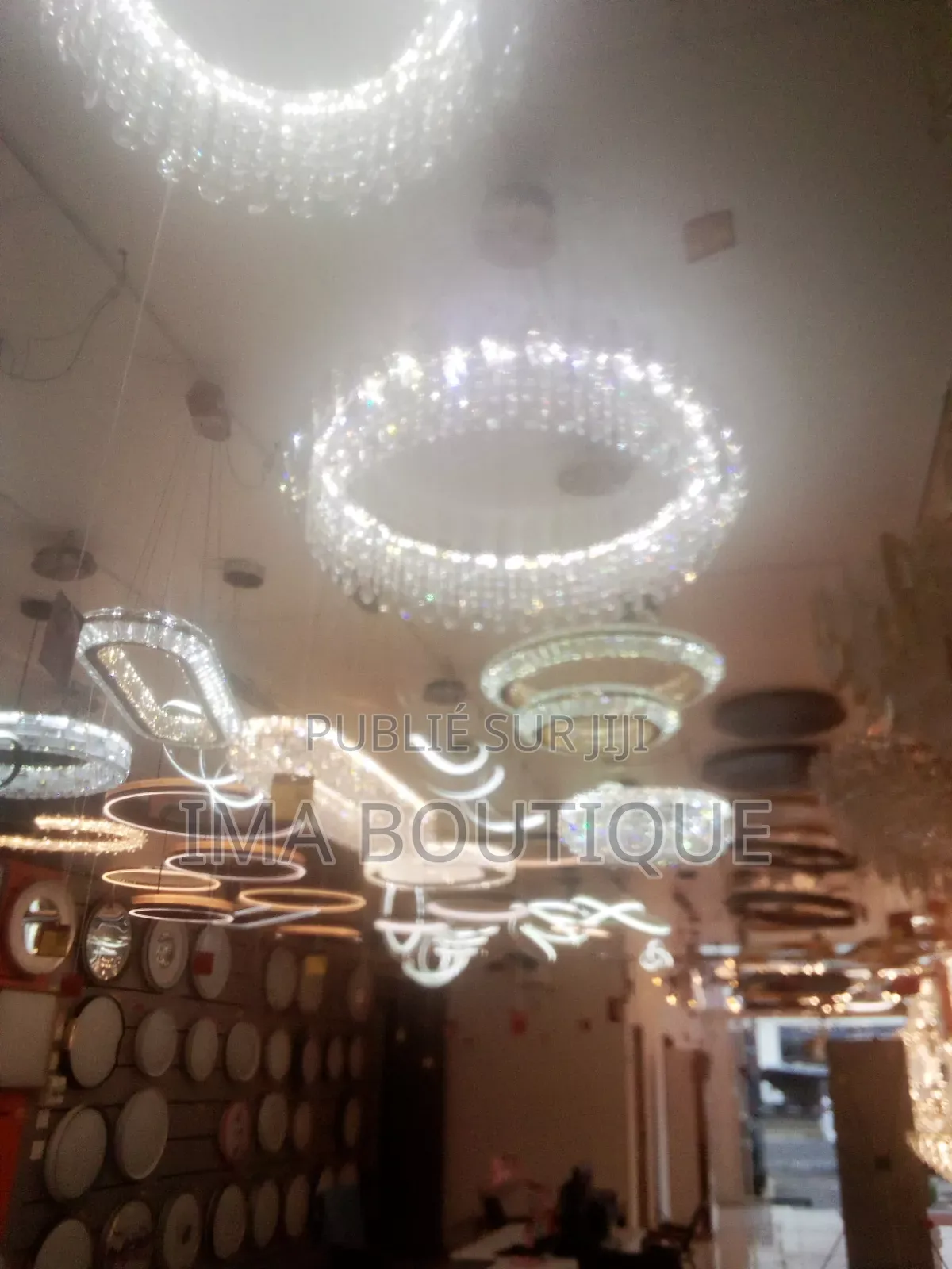 Lustre Luminaire Élégant Avec Un Design Moderne Intemporel