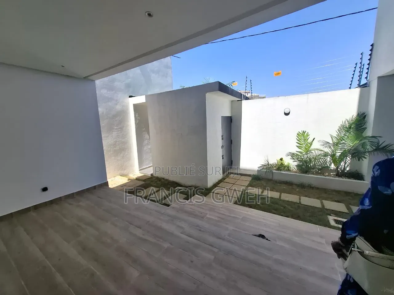 4chbre Duplex dans Francis Gweh, Cocody à Louer