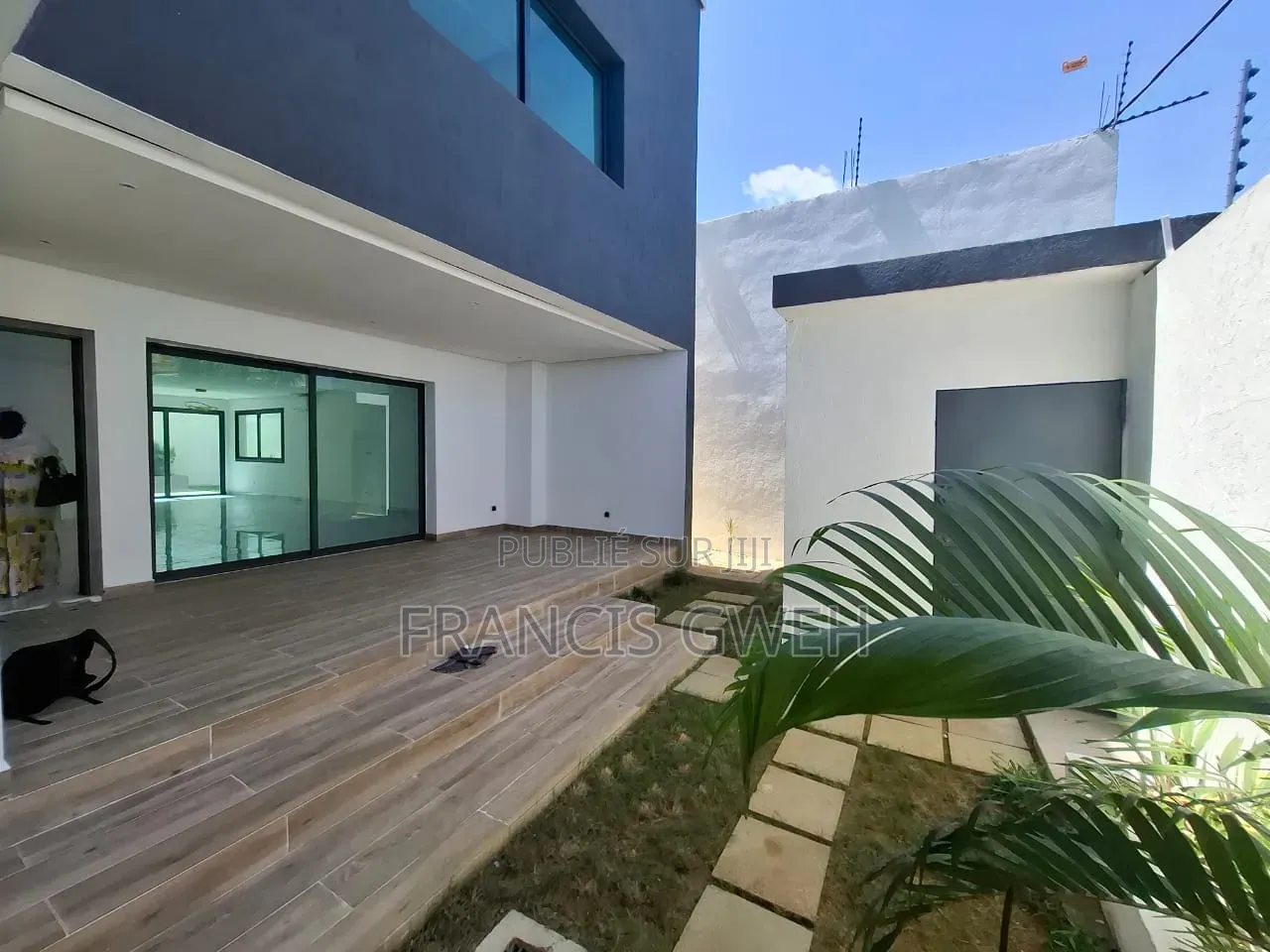 4chbre Duplex dans Francis Gweh, Cocody à Louer