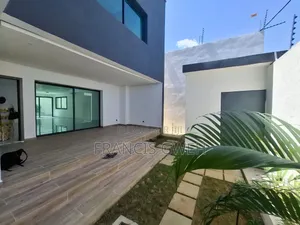 4chbre Duplex dans Francis Gweh, Cocody à Louer