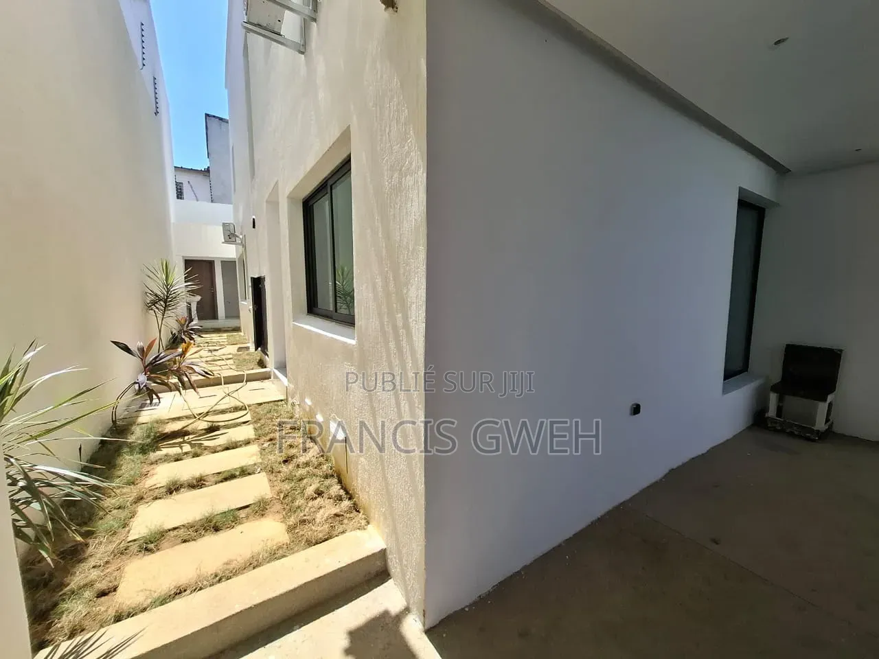 4chbre Duplex dans Francis Gweh, Cocody à Louer