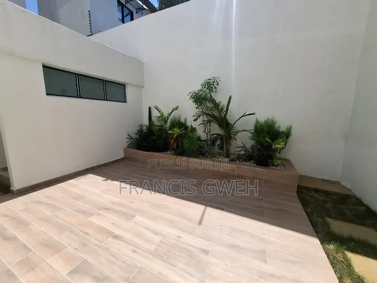4chbre Duplex dans Francis Gweh, Cocody à Louer