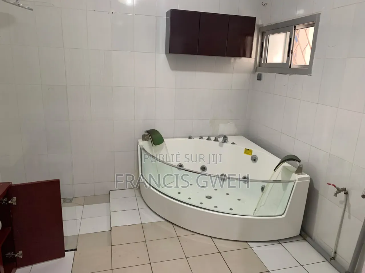 5chbre Duplex dans Francis Gweh, Cocody à Louer