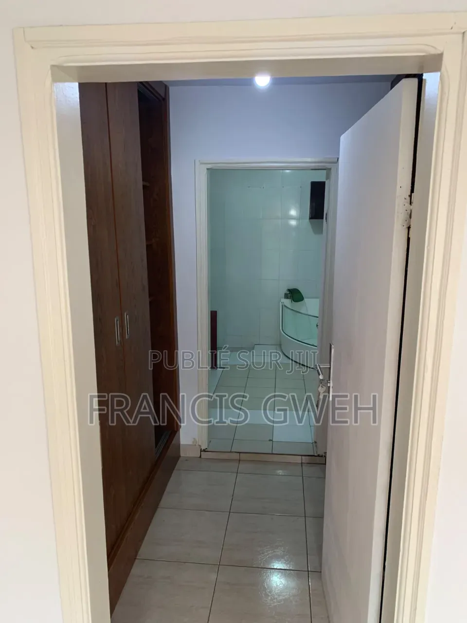 5chbre Duplex dans Francis Gweh, Cocody à Louer