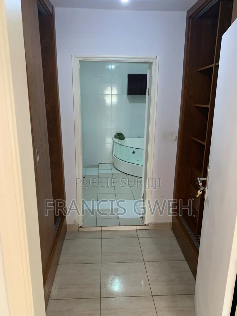 5chbre Duplex dans Francis Gweh, Cocody à Louer