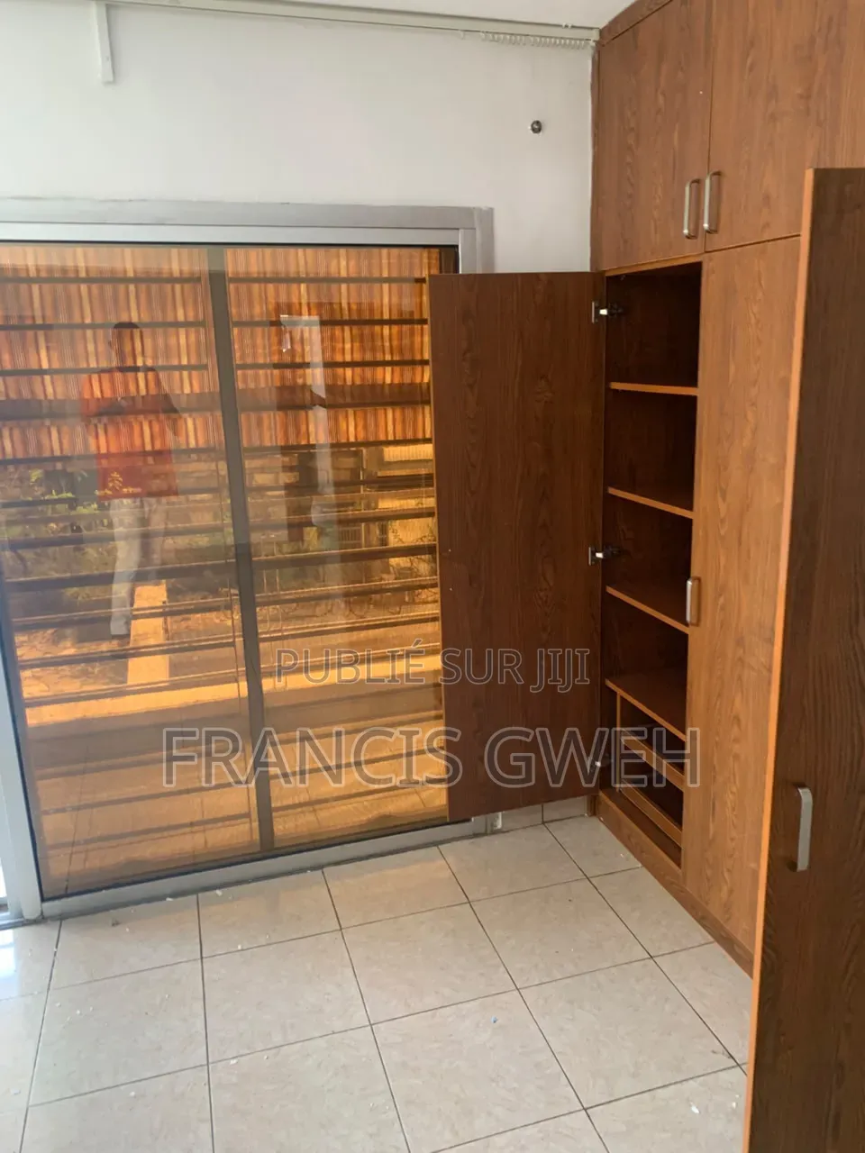 5chbre Duplex dans Francis Gweh, Cocody à Louer