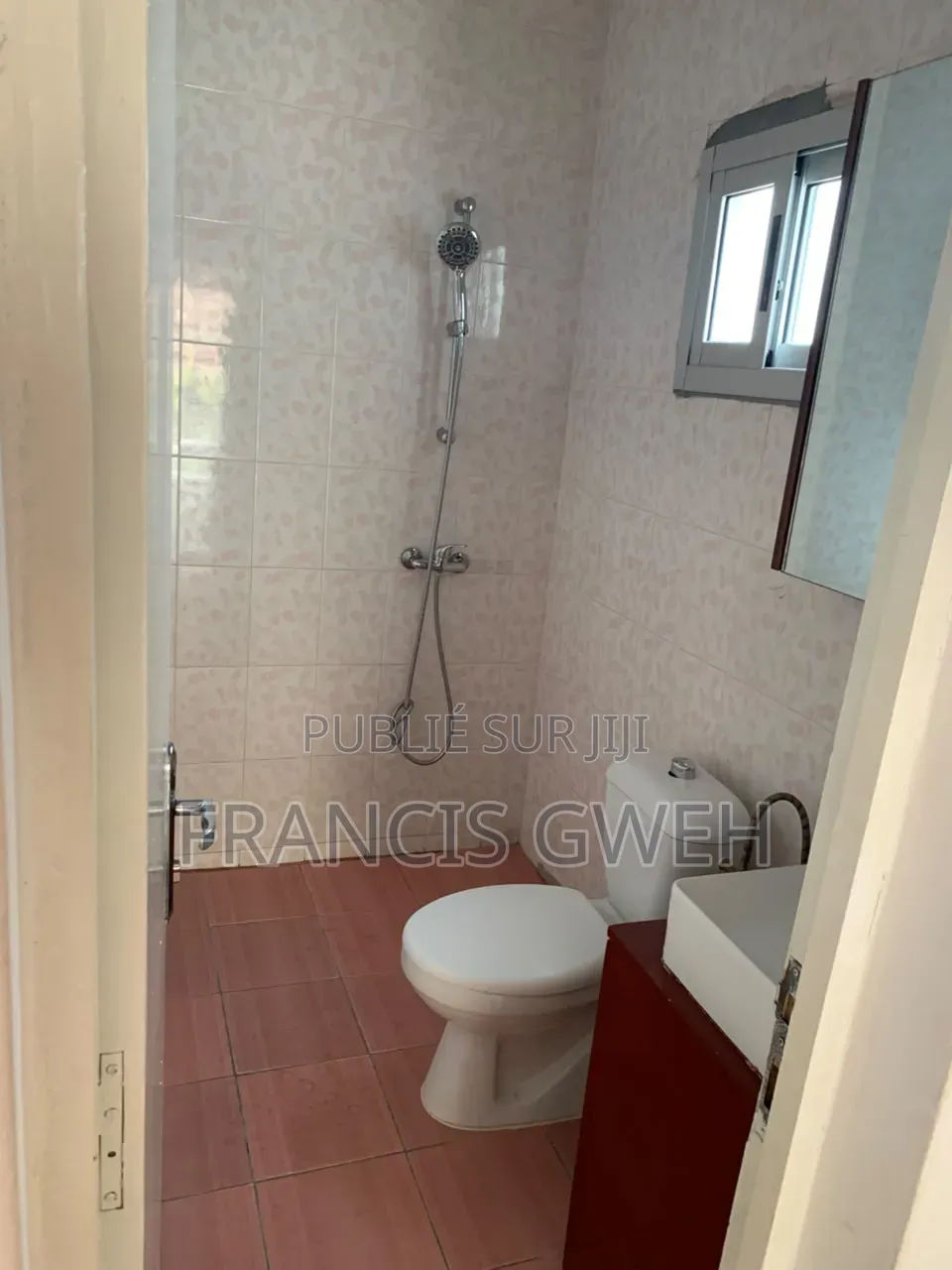 5chbre Duplex dans Francis Gweh, Cocody à Louer