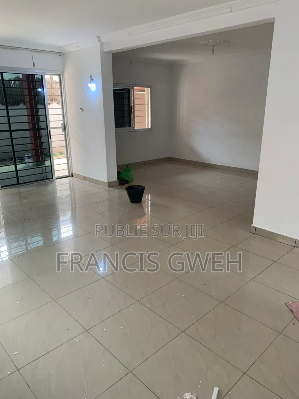5chbre Duplex dans Francis Gweh, Cocody à Louer