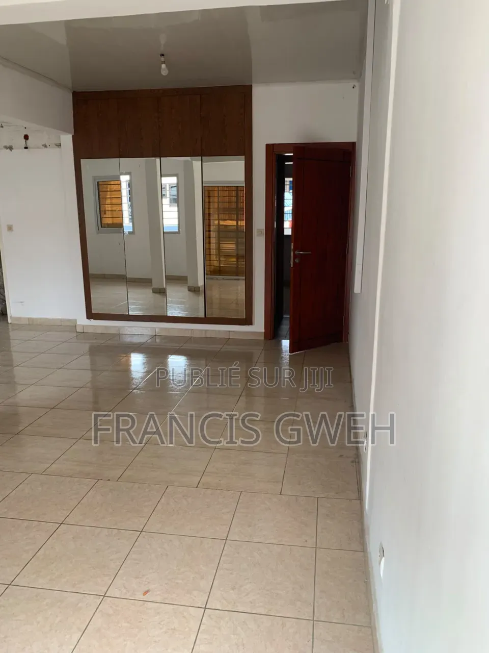 5chbre Duplex dans Francis Gweh, Cocody à Louer
