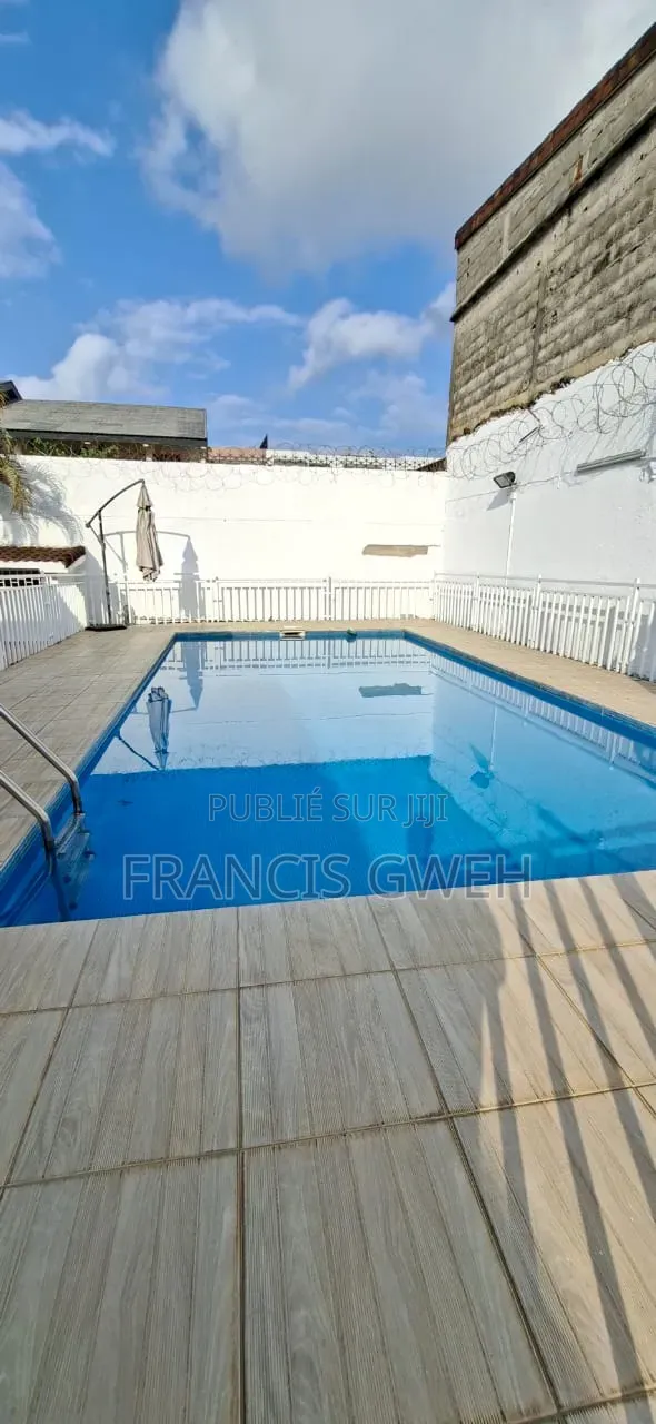 6chbre Duplex dans Francis Gweh, Cocody à Louer