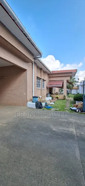 6chbre Duplex dans Francis Gweh, Cocody à Louer