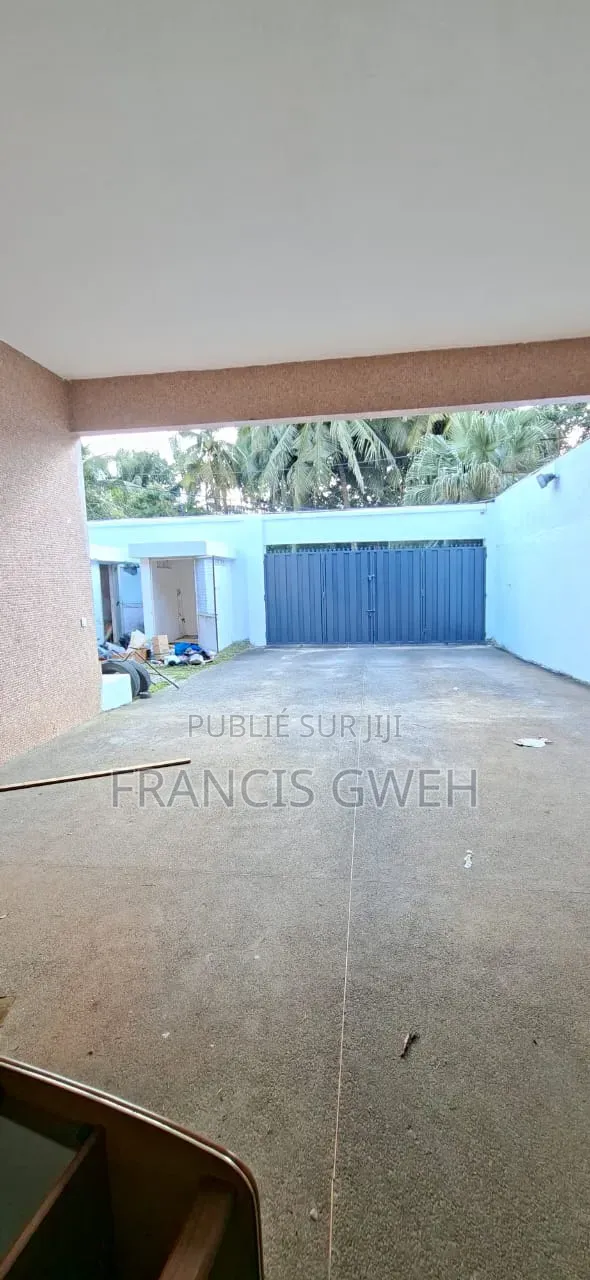 6chbre Duplex dans Francis Gweh, Cocody à Louer