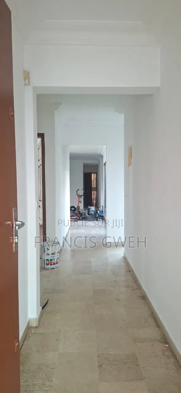6chbre Duplex dans Francis Gweh, Cocody à Louer
