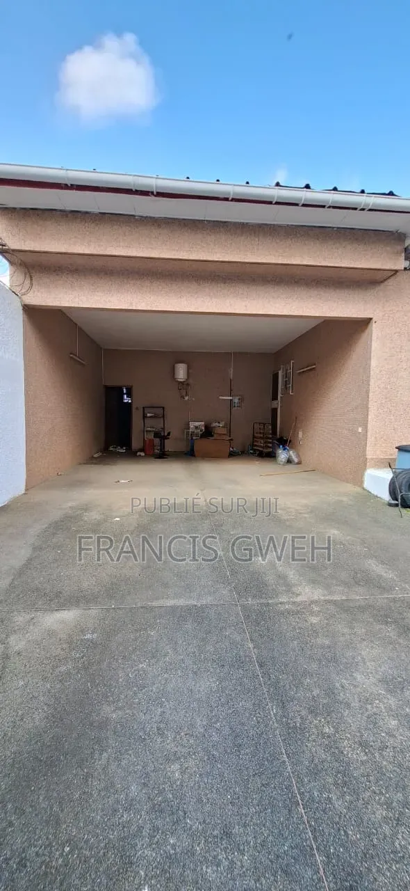 6chbre Duplex dans Francis Gweh, Cocody à Louer
