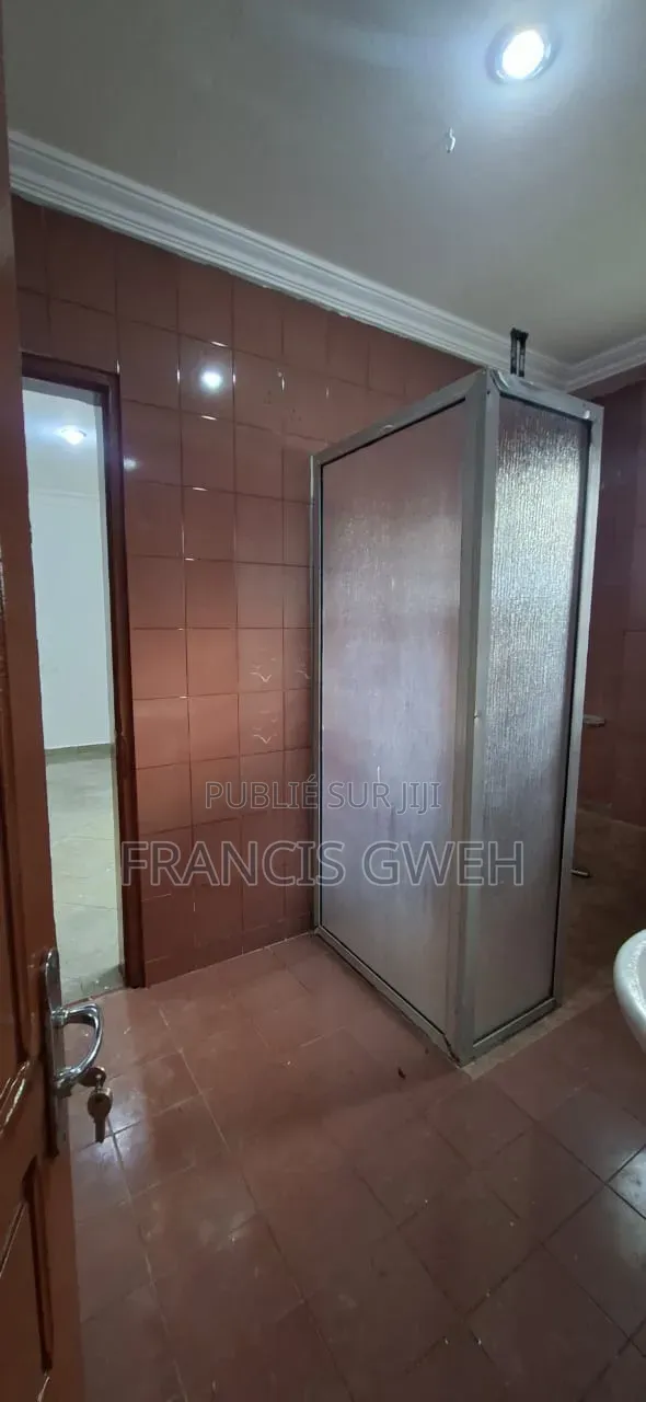 6chbre Duplex dans Francis Gweh, Cocody à Louer