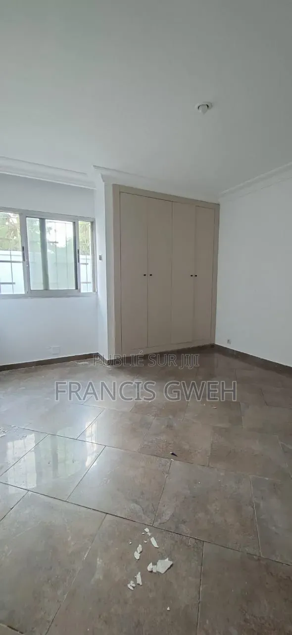 6chbre Duplex dans Francis Gweh, Cocody à Louer