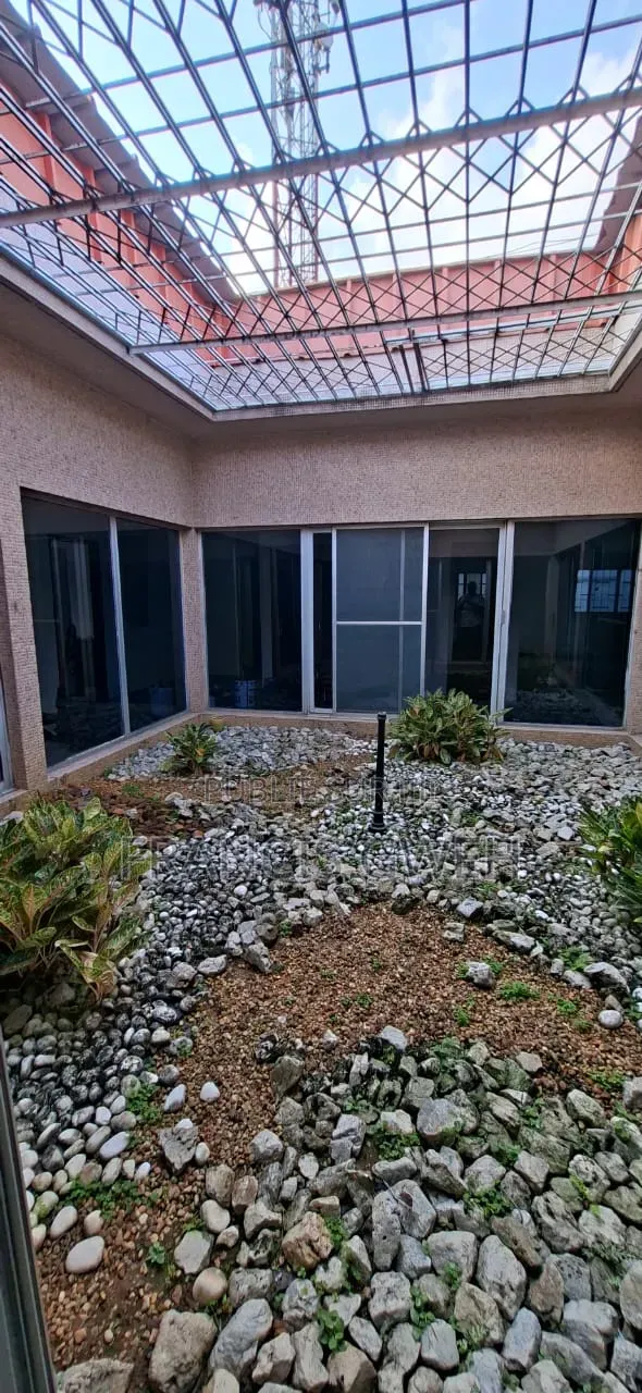 6chbre Duplex dans Francis Gweh, Cocody à Louer