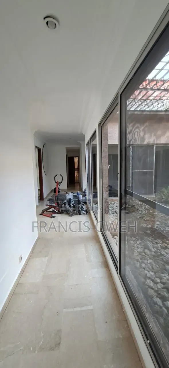 6chbre Duplex dans Francis Gweh, Cocody à Louer