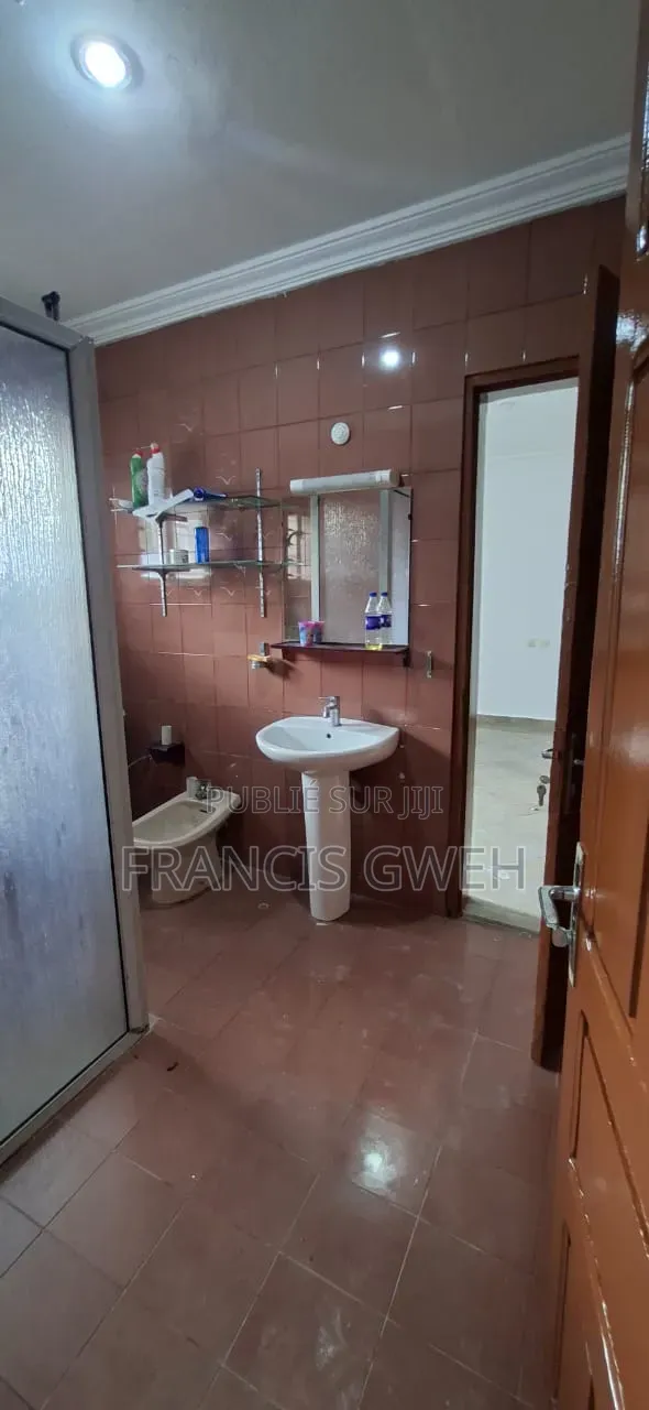 6chbre Duplex dans Francis Gweh, Cocody à Louer