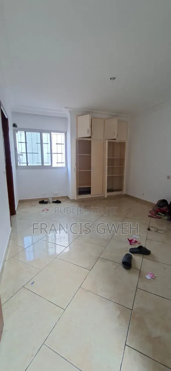 6chbre Duplex dans Francis Gweh, Cocody à Louer