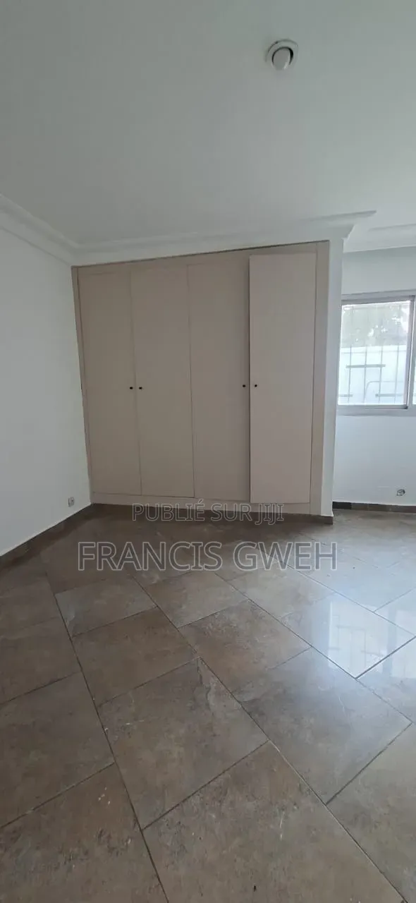 6chbre Duplex dans Francis Gweh, Cocody à Louer