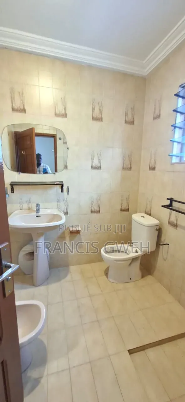 6chbre Duplex dans Francis Gweh, Cocody à Louer