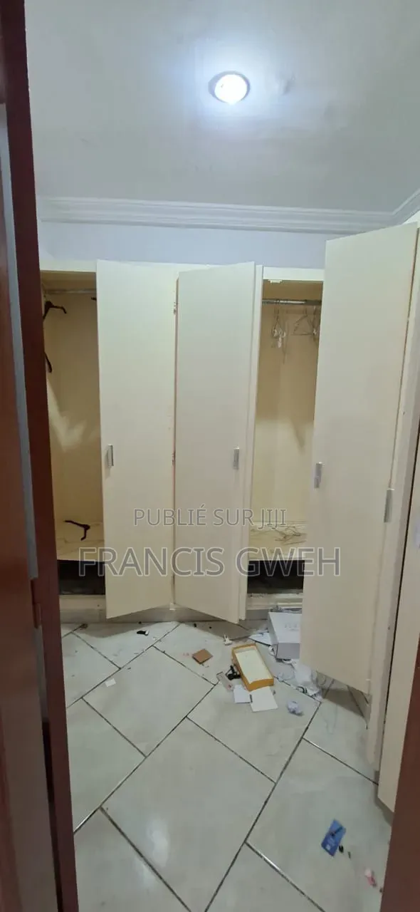 6chbre Duplex dans Francis Gweh, Cocody à Louer