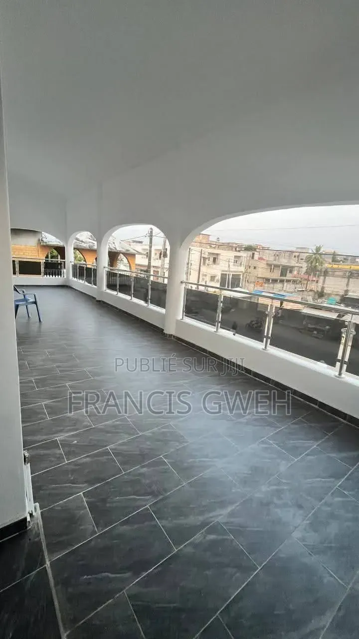 10chbre Duplex dans Francis Gweh, Cocody à Louer