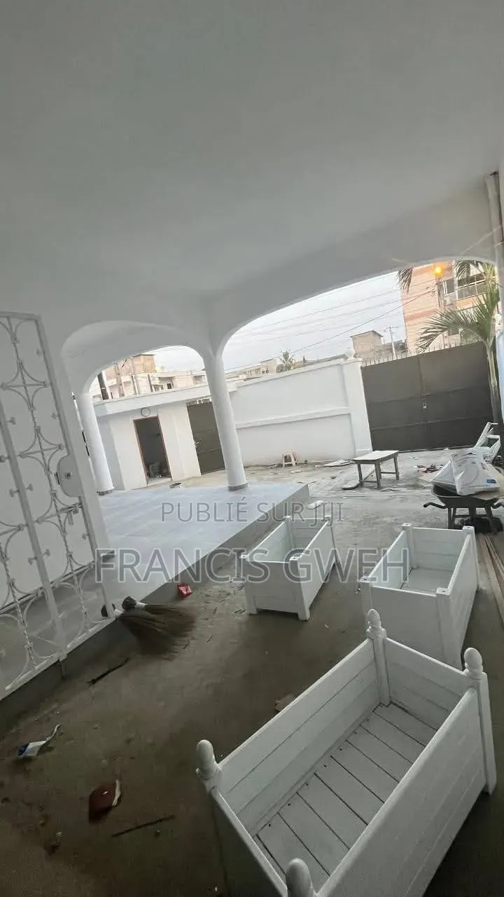10chbre Duplex dans Francis Gweh, Cocody à Louer