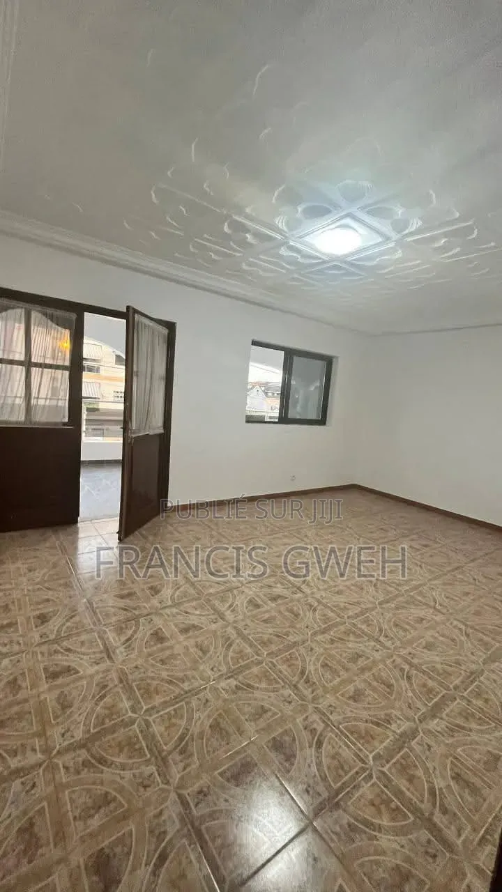 10chbre Duplex dans Francis Gweh, Cocody à Louer