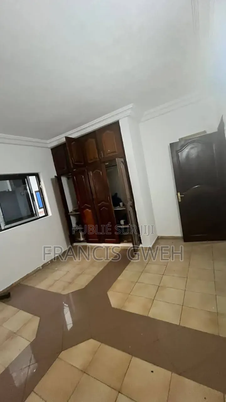 10chbre Duplex dans Francis Gweh, Cocody à Louer