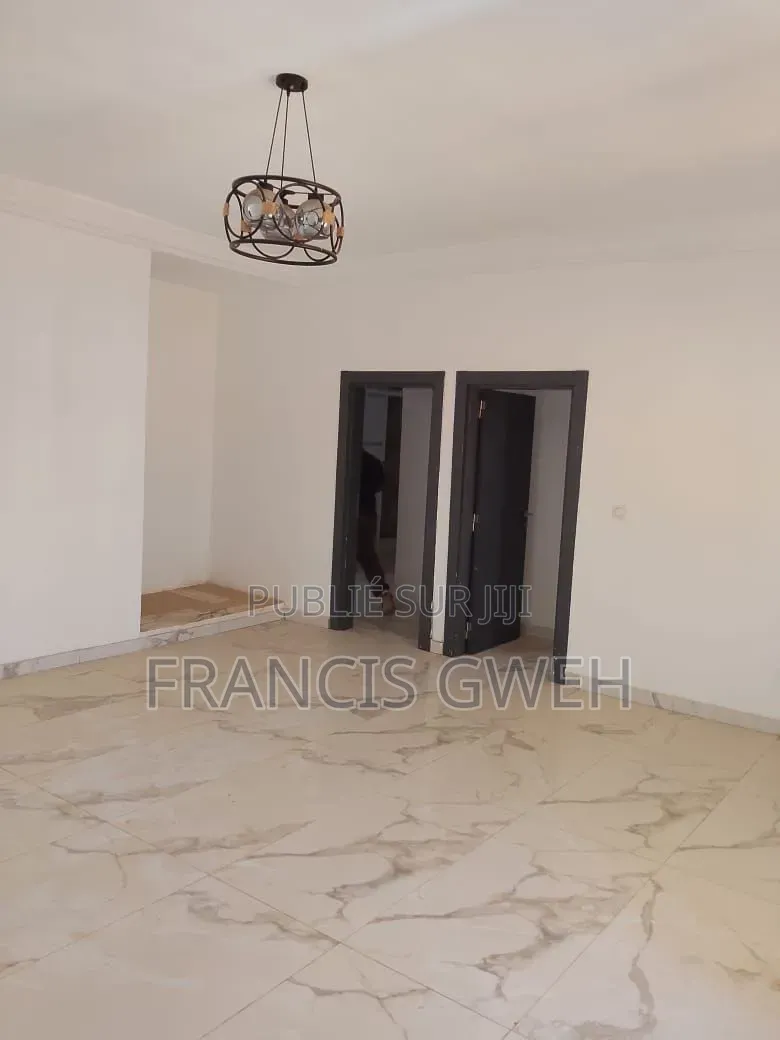 3chbre Appartement dans Francis Gweh, Cocody à Louer