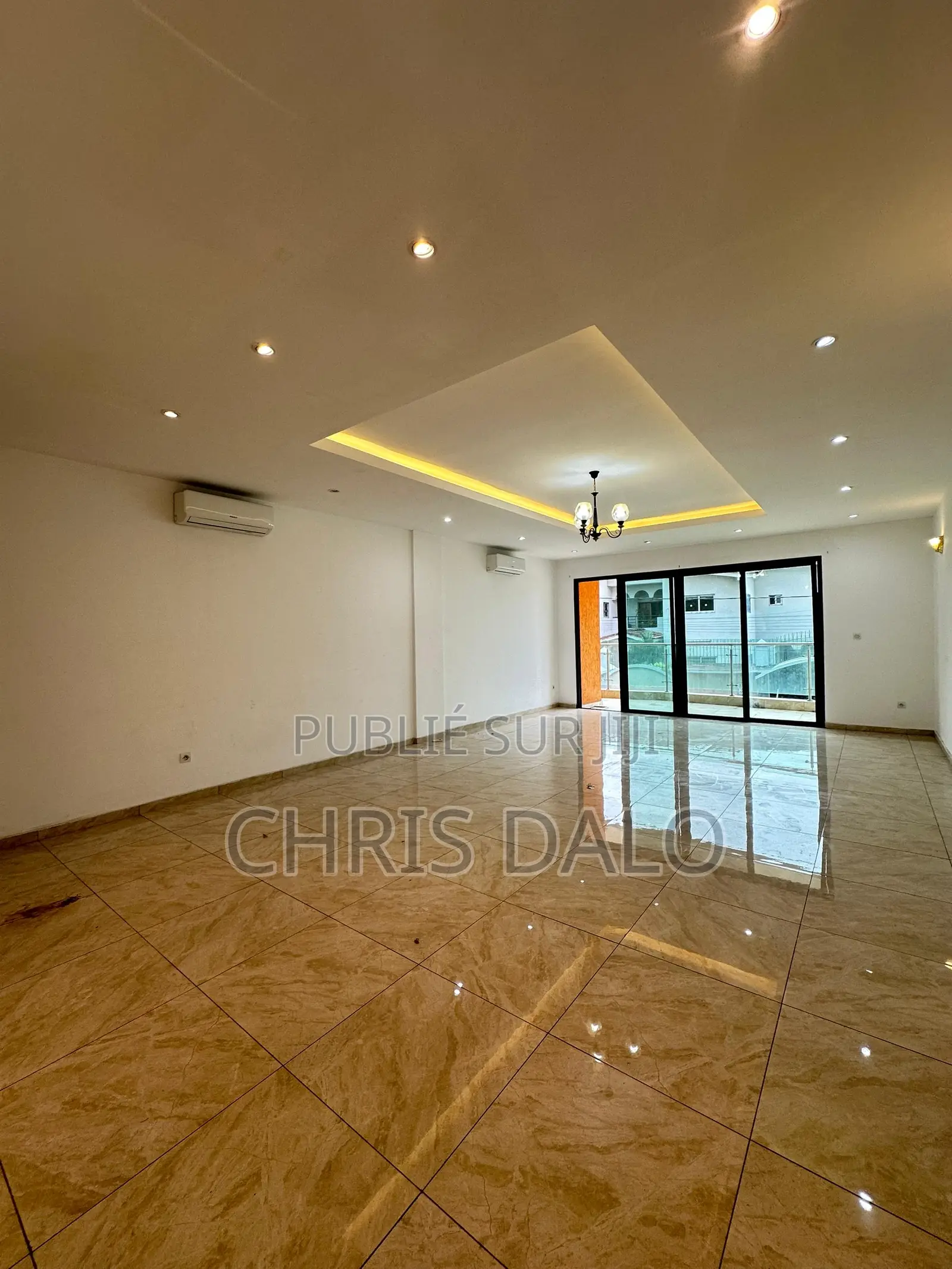 2chbre Appartement dans Roberson, Cocody à Louer